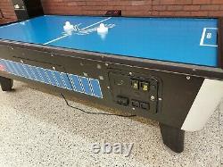 Arcade air hockey table